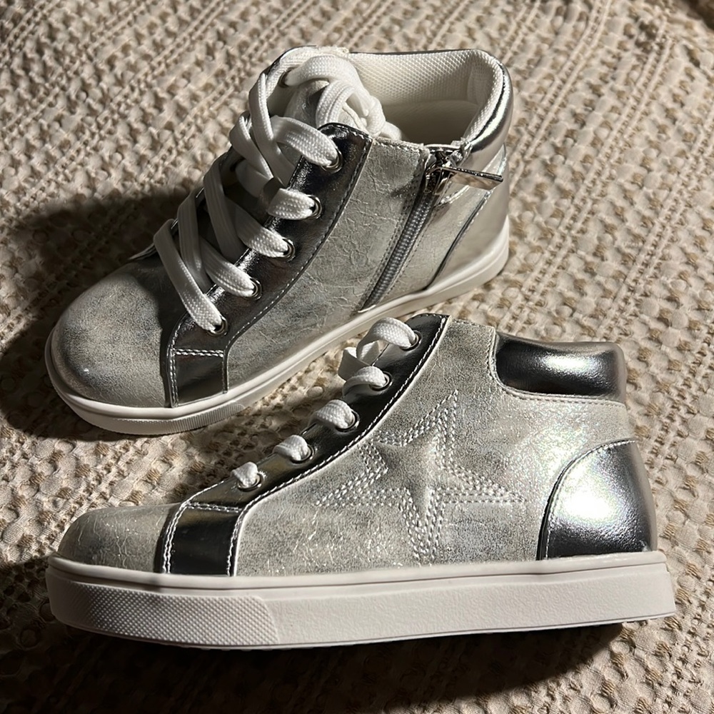 KidPik Distressed Star High Top sneaker - toddler size 11
